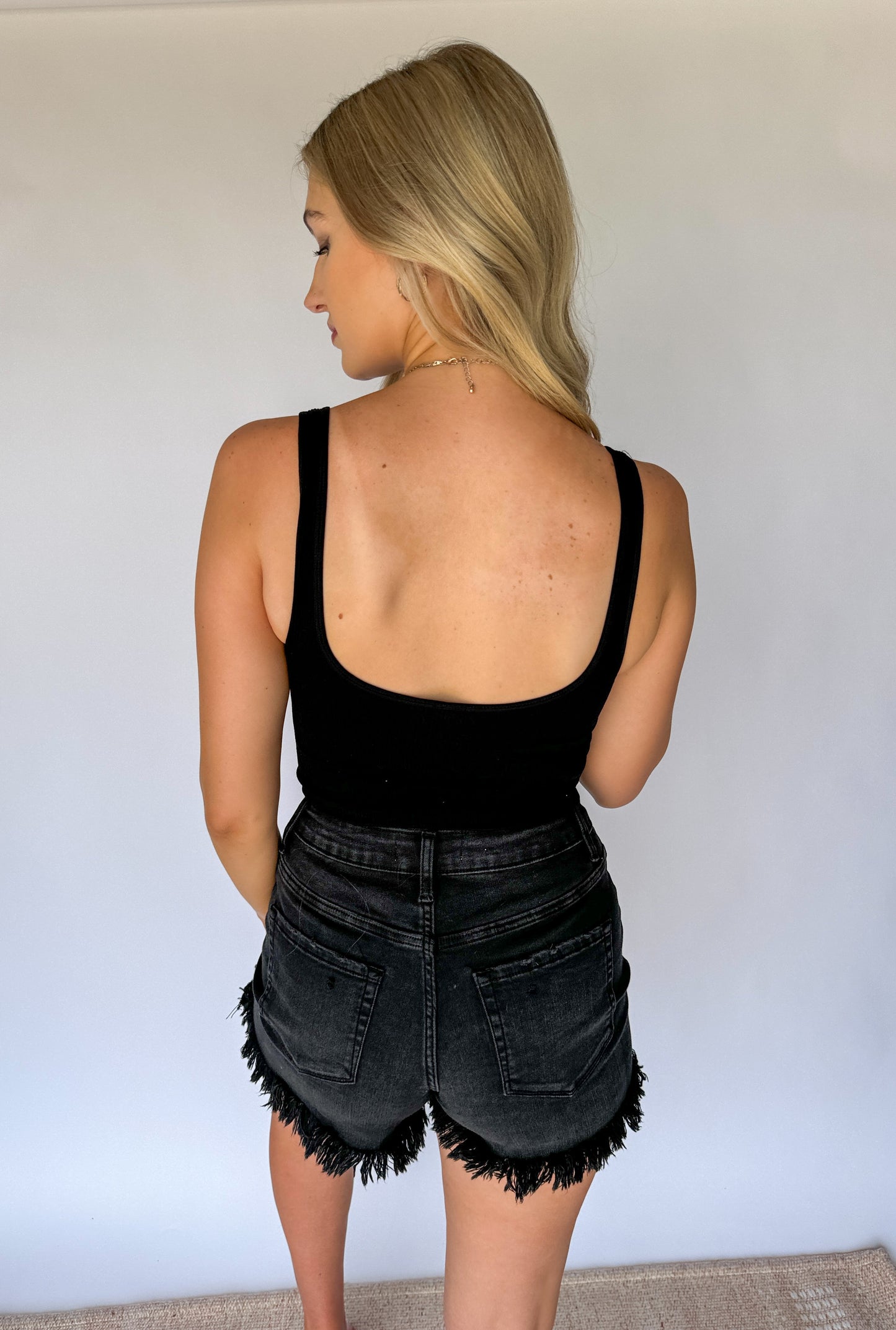 Signature Look Seamed Underbust Tank *Black*